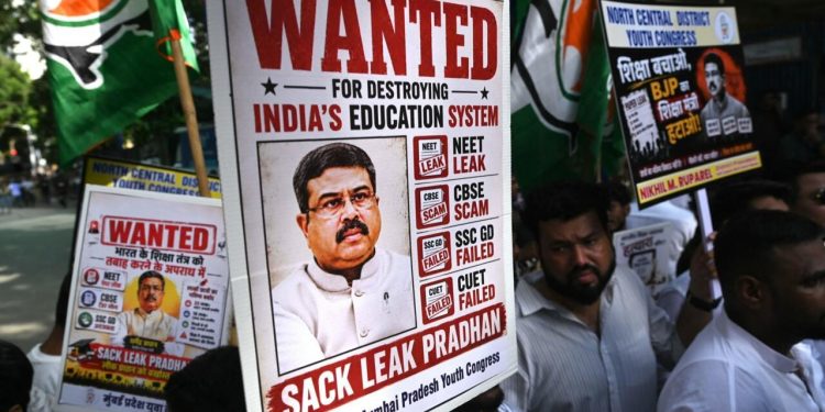Indiens Bildungsminister Pradhan reicht Rücktritt ein