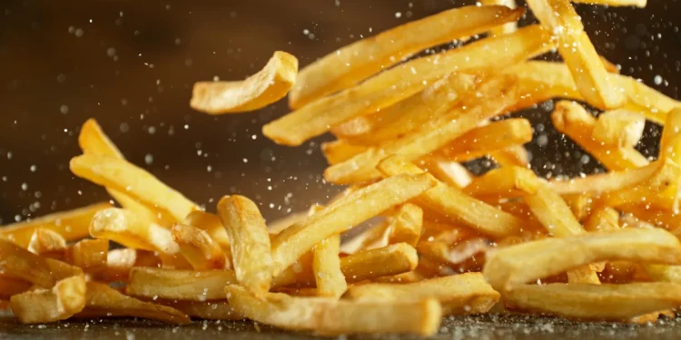 Mikrowellen sollen Pommes weniger Öl aufnehmen lassen