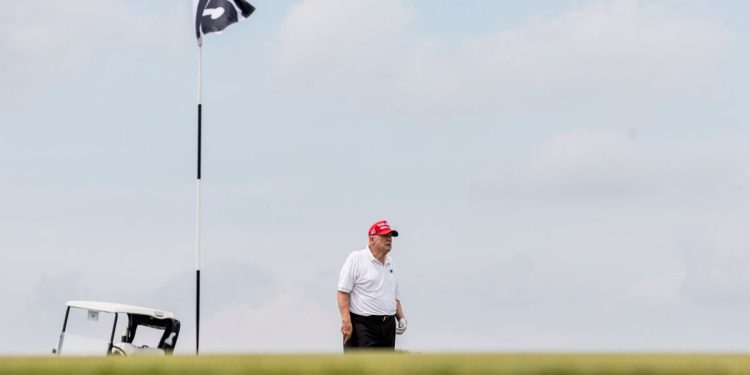 Bewaffneter vor Trump-Besuch auf Golfplatz festgenommen